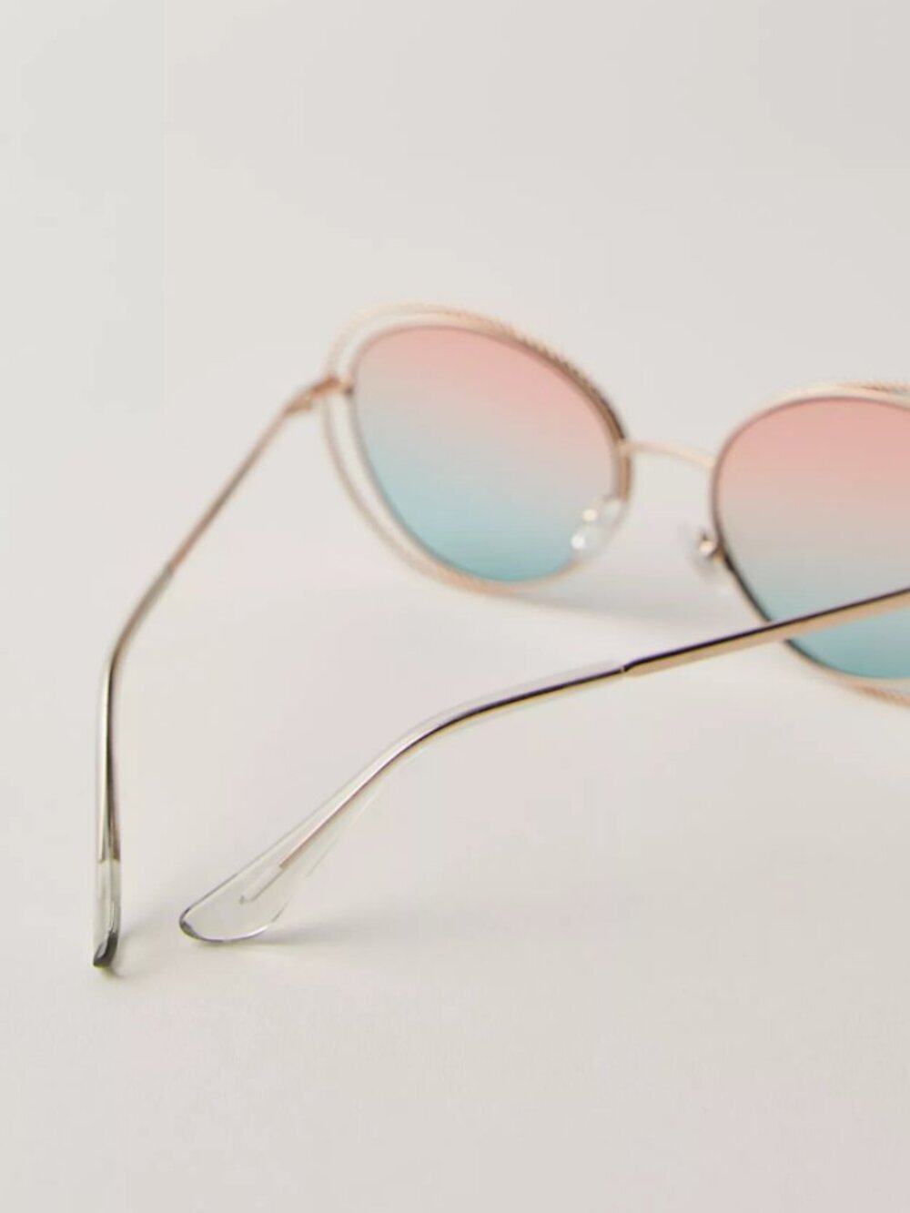 NWT Free People Blossom Novelty Oversized Sunglasses in Gold - Picture 5 of 5